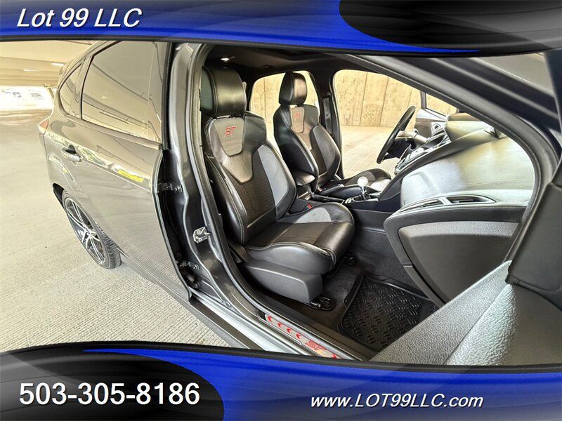 Used 2017 Ford Focus ST w/ Equipment Group 401A FWD image 19