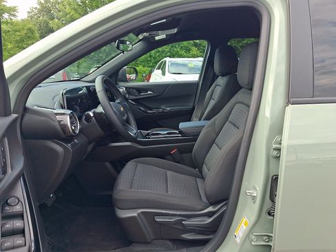 Used 2025 Chevrolet Equinox LT AWD/4WD image 13