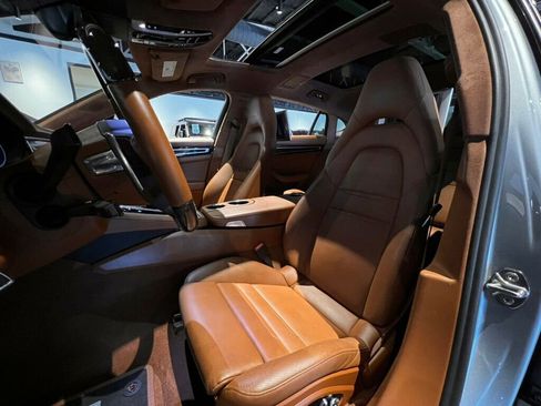 Used 2019 Porsche Panamera Turbo S Executive image 18