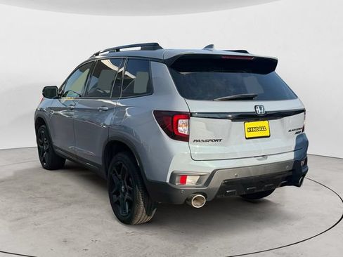 Used 2024 Honda Passport Black Edition image 3