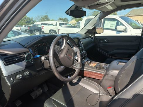Used 2020 GMC Yukon XL SLT AWD/4WD image 7