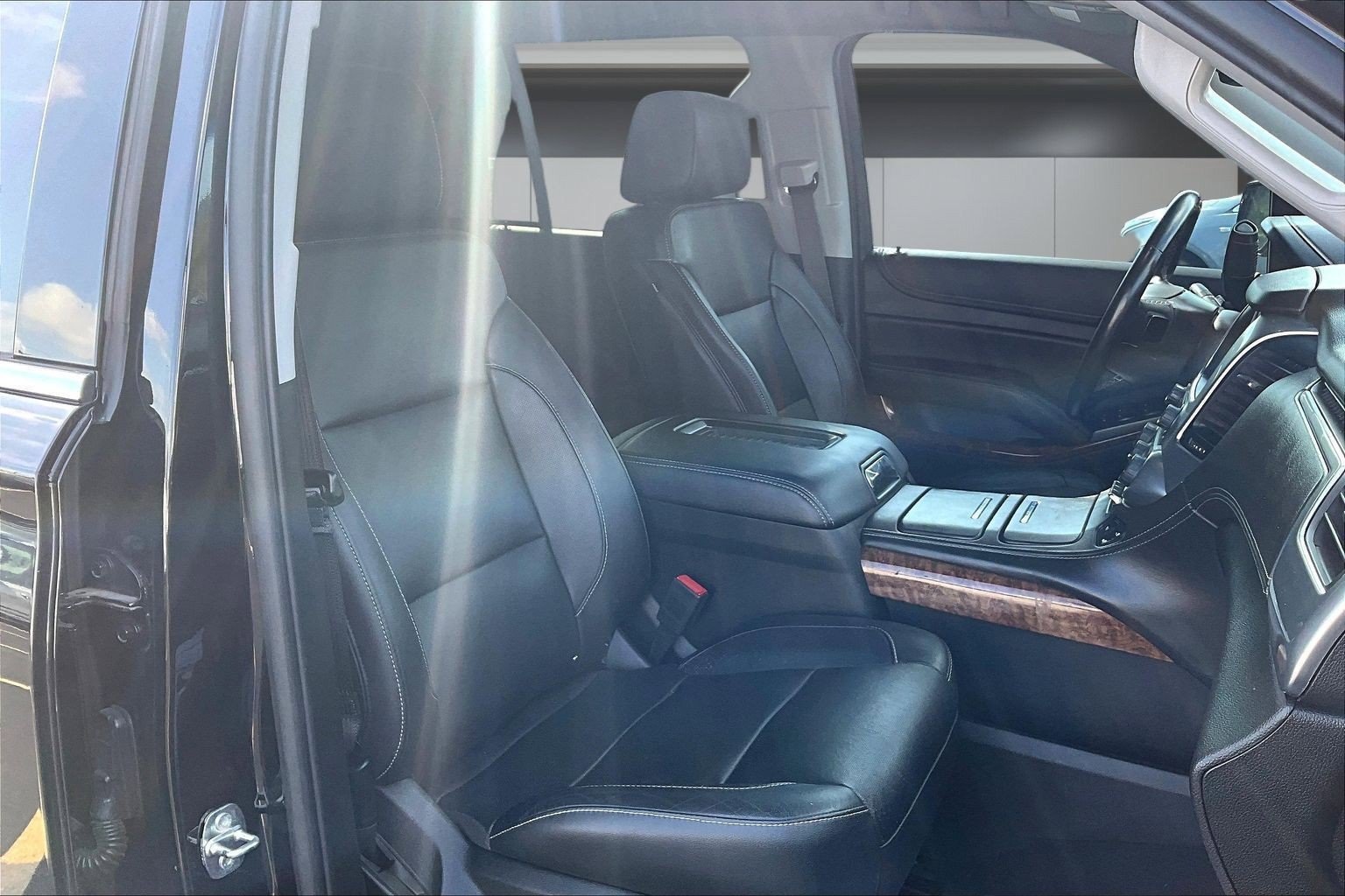 Used 2020 Chevrolet Tahoe Premier AWD/4WD image 28