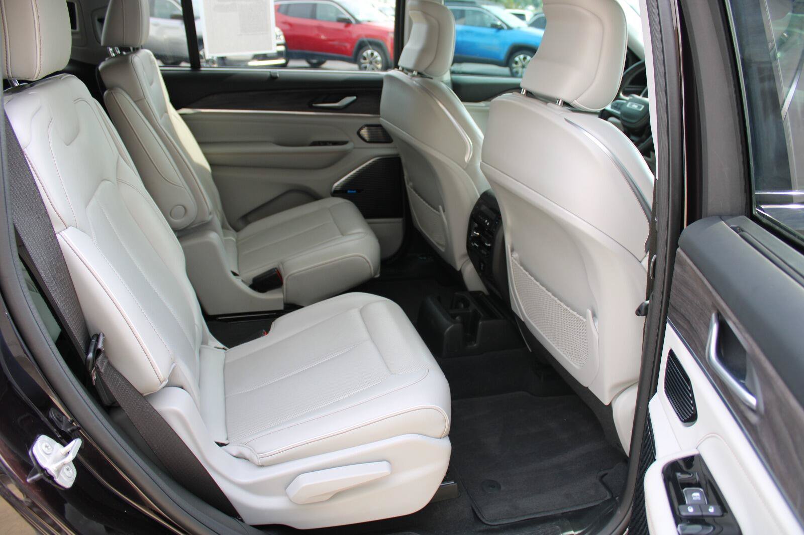 Certified 2022 Jeep Grand Cherokee L Overland w/ Advanced Protech Group III AWD/4WD image 26