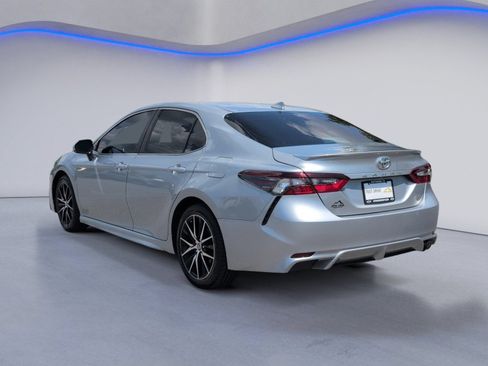 Used 2022 Toyota Camry SE FWD image 3