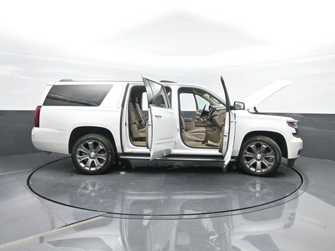 Used 2017 Chevrolet Suburban Premier image 52
