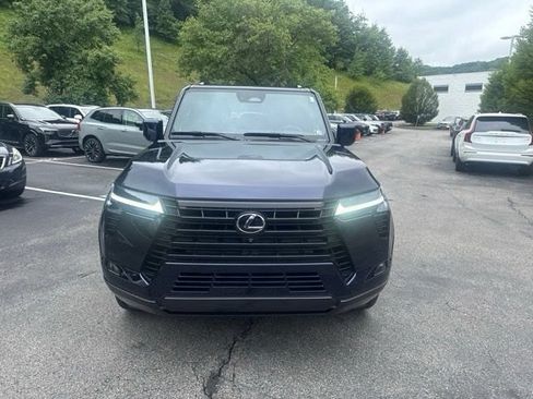 Used 2024 Lexus GX 550 w/ Accessory Package (2T) AWD/4WD image 2