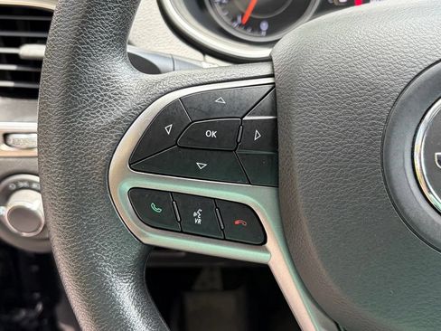 Used 2021 Jeep Cherokee Latitude w/ Mopar Interior Package AWD/4WD image 22