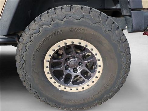 Used 2016 Jeep Wrangler Unlimited Rubicon image 12