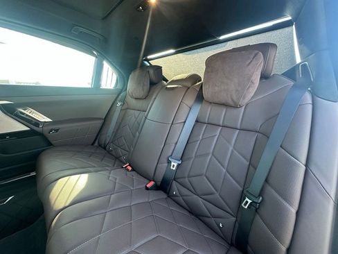 Certified 2025 BMW 760i xDrive w/ Luxury Rear Seating Package image 24