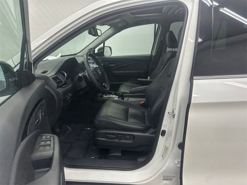 Used 2018 Honda Pilot Touring image 9