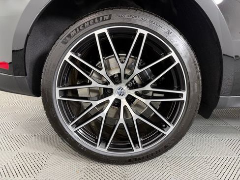 Certified 2026 Porsche Macan AWD/4WD image 12