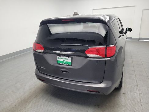 Used 2023 Chrysler Voyager LX FWD image 7