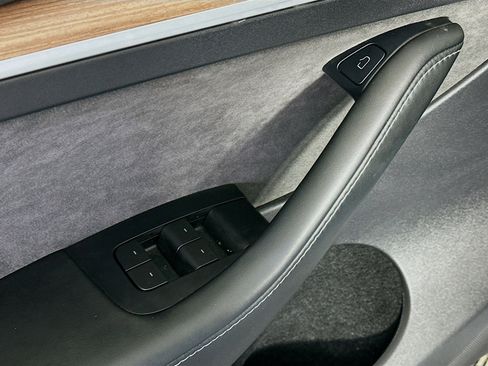 Used 2023 Tesla Model Y Long Range image 15