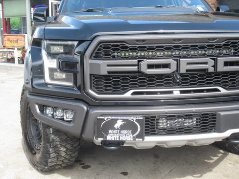 Used 2018 Ford F150 Raptor w/ Equipment Group 802A Luxury AWD/4WD image 3