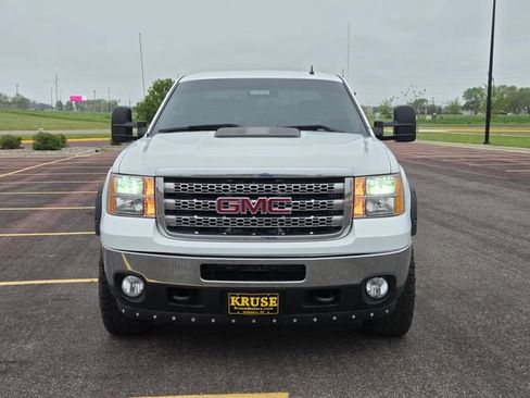 Used 2013 GMC Sierra 2500 SLT w/ Suspension Package, Off-Road AWD/4WD image 8