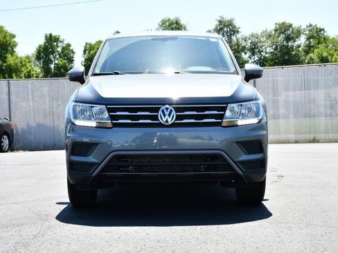 Used 2021 Volkswagen Tiguan SE w/ Panoramic Sunroof Package FWD image 2