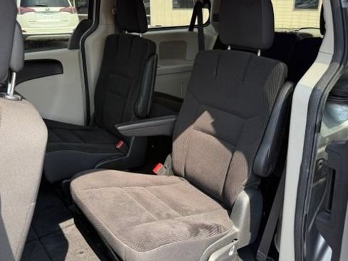 Used 2018 Dodge Grand Caravan SE w/ UConnect Hands-Free Group FWD image 23