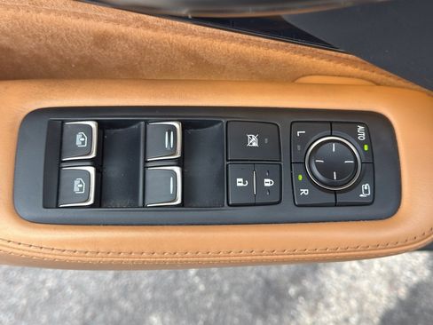 Used 2023 Lexus LS 500 Luxury w/ Luxury Package image 13