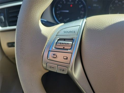 Used 2015 Nissan Rogue SV image 26