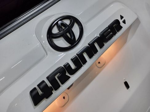 Used 2020 Toyota 4Runner SR5 Premium image 26
