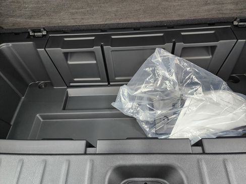 Used 2025 Nissan Pathfinder SV image 26