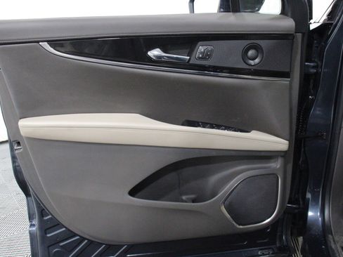 Used 2022 Lincoln Nautilus Reserve image 6