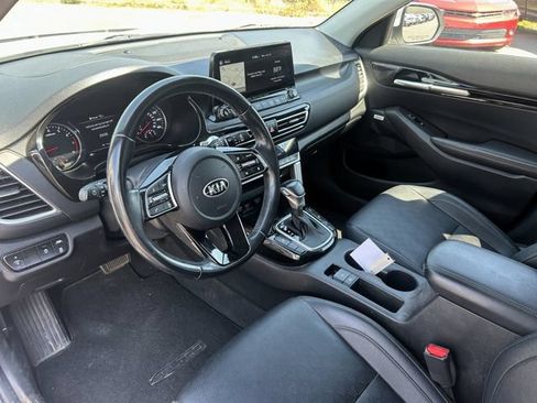 Used 2021 Kia Seltos SX w/ SX Sunroof Package AWD/4WD image 25