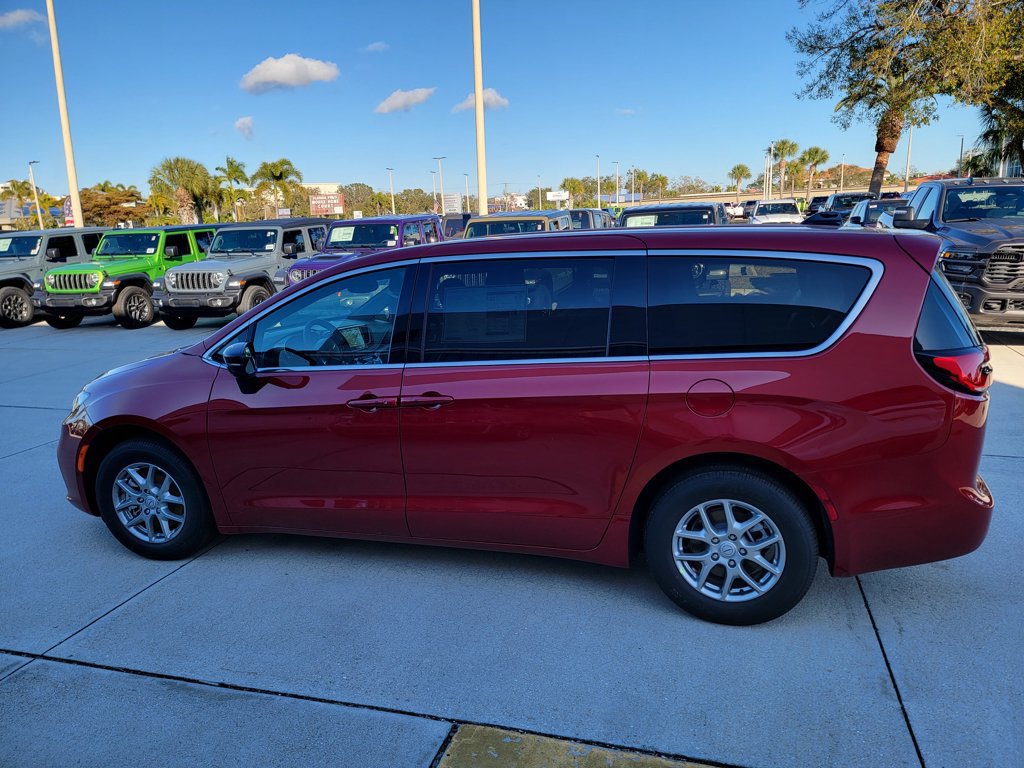 New 2026 Chrysler Pacifica Select FWD image 2