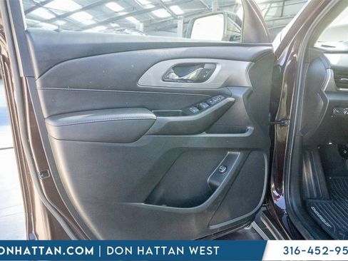 Used 2023 Chevrolet Traverse LT image 15