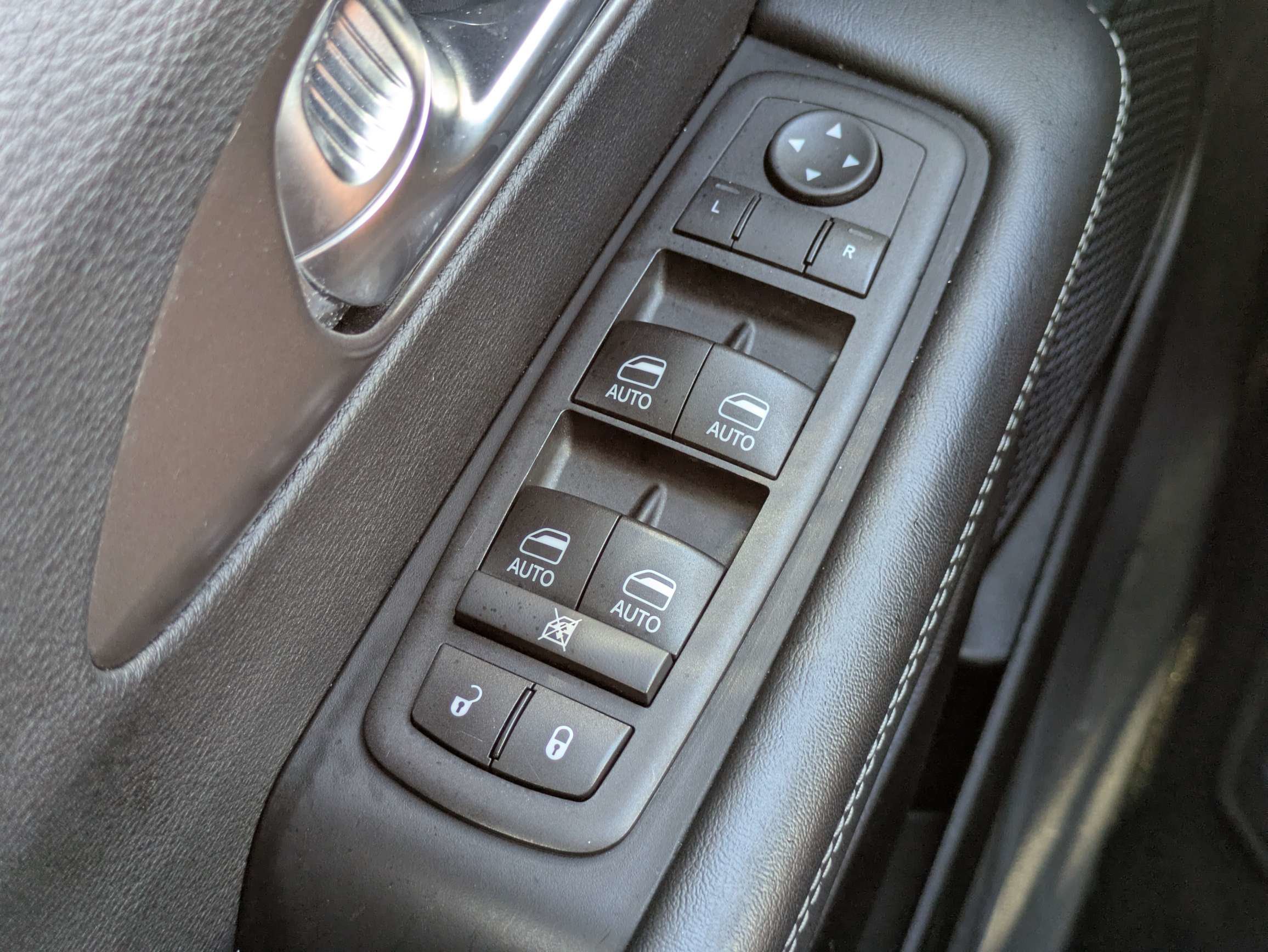 Used 2025 Chrysler Pacifica Select FWD image 22