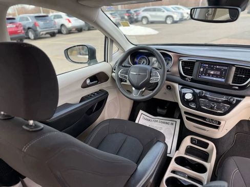 Used 2023 Chrysler Voyager LX FWD image 15