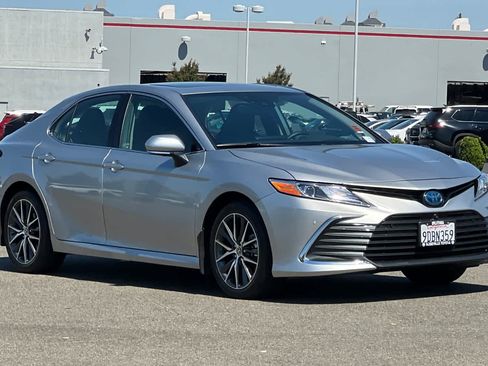 Used 2023 Toyota Camry XLE w/ Navigation Package FWD image 5