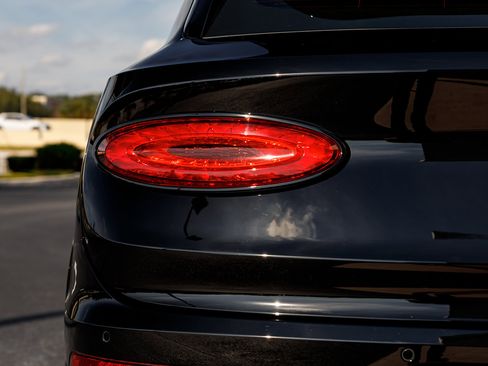 Used 2024 Bentley Bentayga image 21