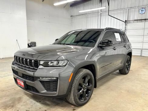 Used 2026 Jeep Grand Cherokee Limited w/ Limited Altitude Package RWD image 3