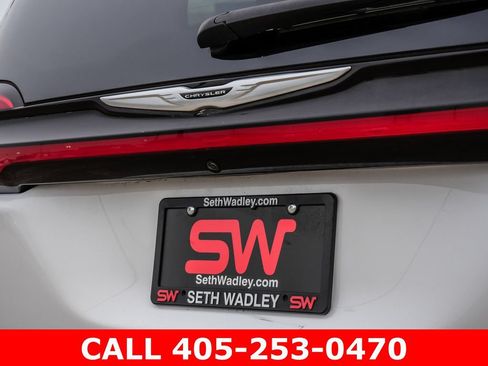Used 2024 Chrysler Pacifica Limited FWD image 12