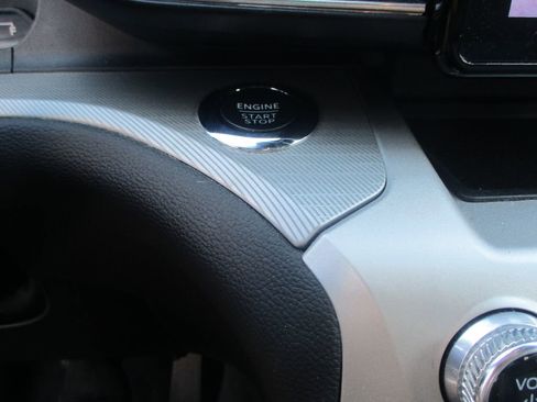 Certified 2022 Ford Explorer XLT w/ Equipment Group 202A image 7