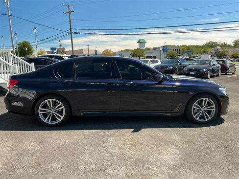Used 2019 BMW 750i xDrive w/ M Sport Package image 7