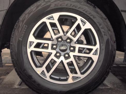 Used 2025 Ford Expedition Active AWD/4WD image 8