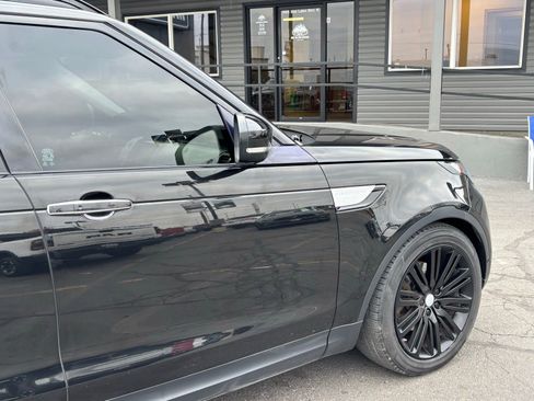 Used 2018 Land Rover Discovery HSE Luxury AWD/4WD image 3