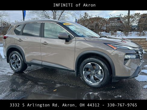 Used 2025 Nissan Rogue SV w/ SV Premium Package image 16