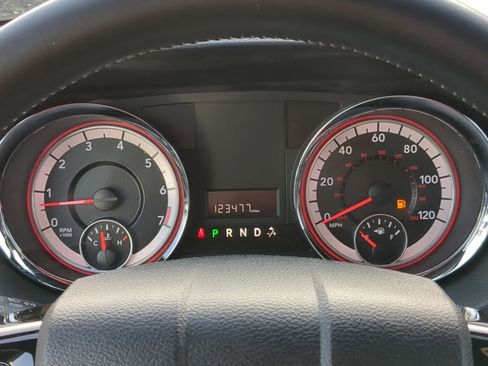 Used 2017 Dodge Grand Caravan SXT image 37