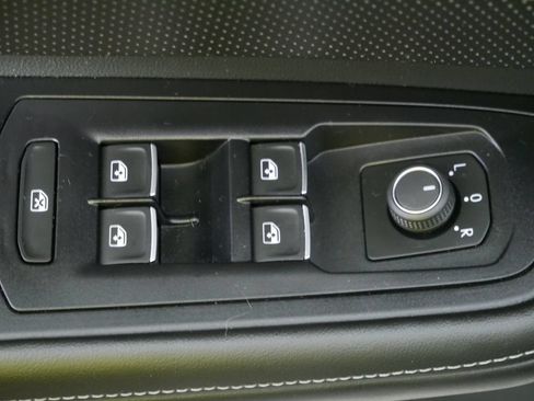 Used 2024 Volkswagen Atlas SE w/ Panoramic Sunroof Package AWD/4WD image 21