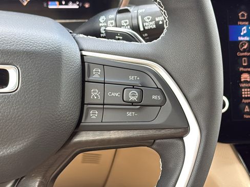 New 2026 Jeep Grand Cherokee L Limited w/ Luxury Tech Group II RWD image 24