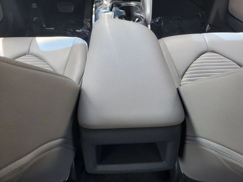 Used 2018 Toyota Camry SE w/ Convenience Package FWD image 34