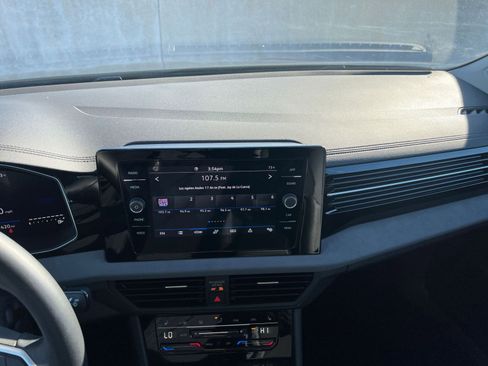 Used 2025 Volkswagen Jetta SE image 18