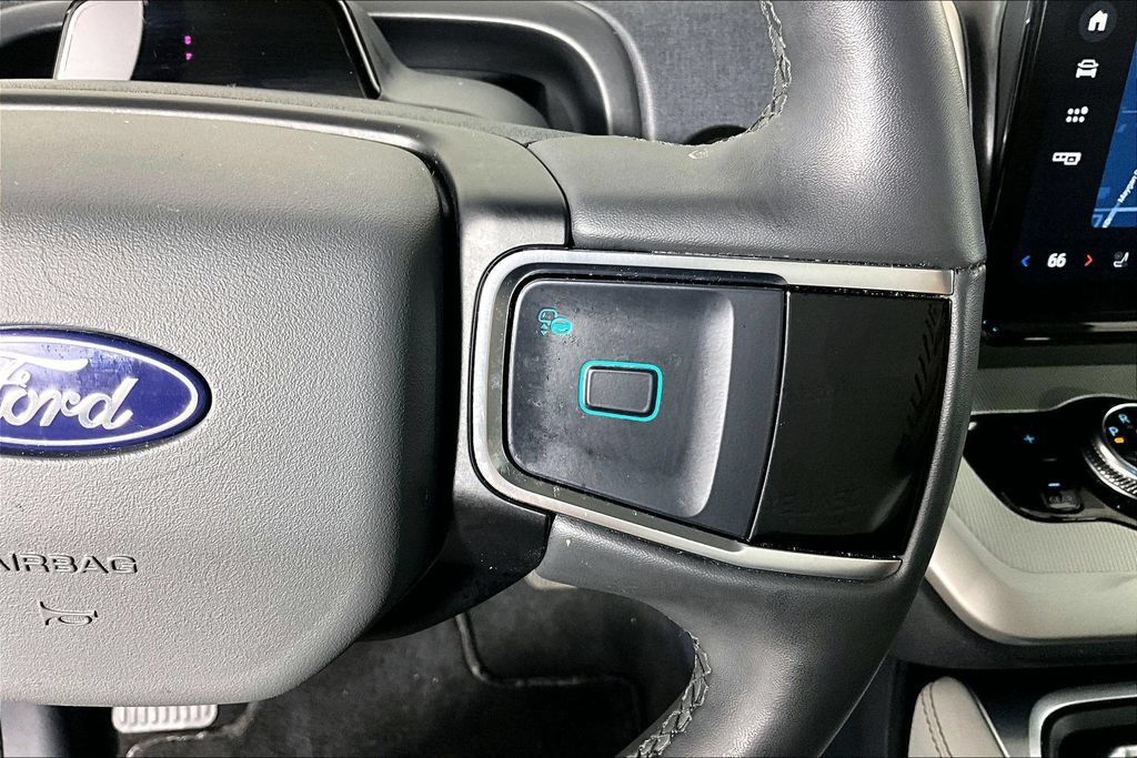 Used 2025 Ford Expedition Active AWD/4WD image 19