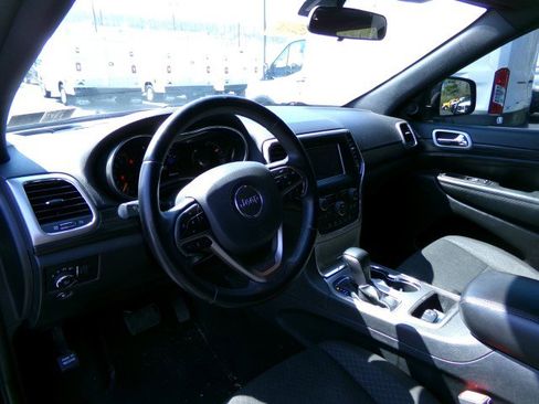 Used 2021 Jeep Grand Cherokee Laredo image 15