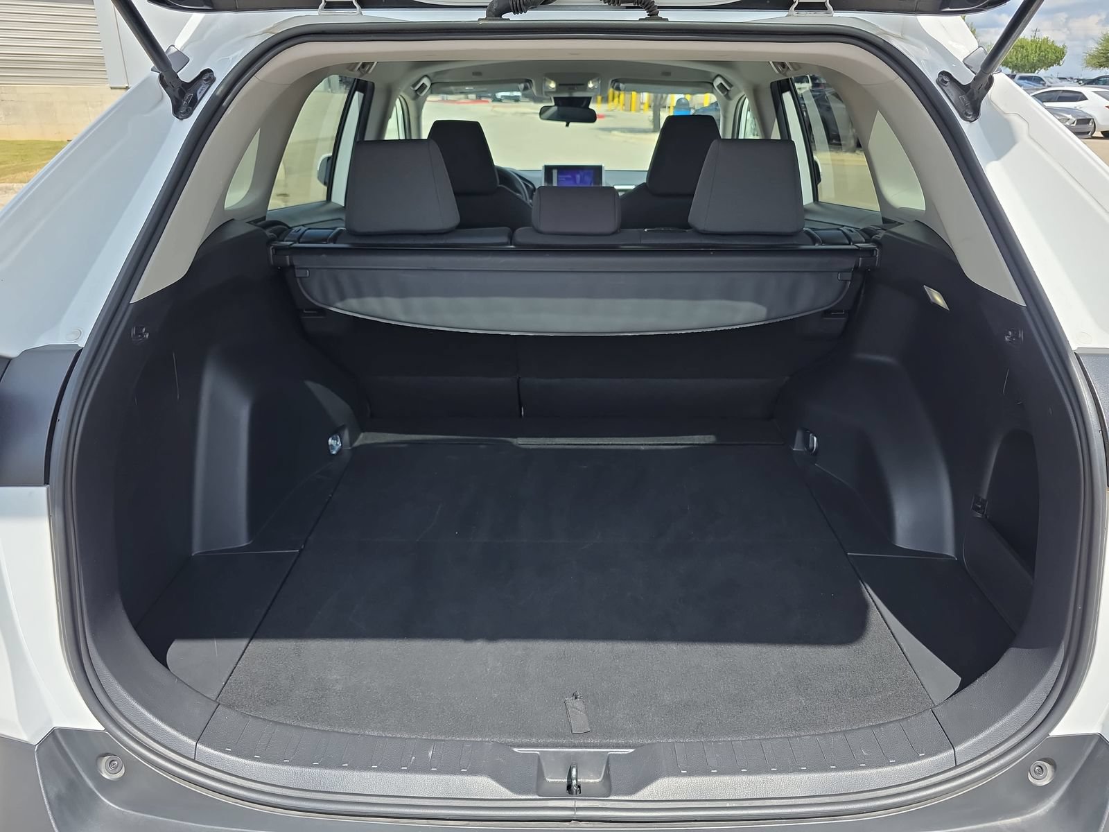 Used 2025 Toyota RAV4 XLE FWD image 30