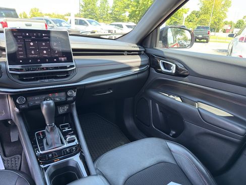 Used 2023 Jeep Compass Trailhawk image 28