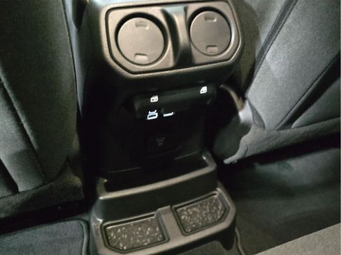 Used 2025 Jeep Wrangler Unlimited Sahara AWD/4WD image 21